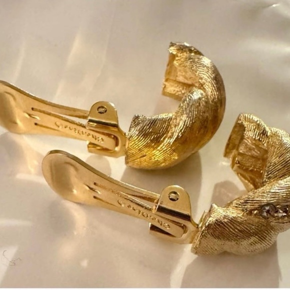 Vintage Christian Dior Gold Tone Rhinestone Clip - Picture 5 of 9